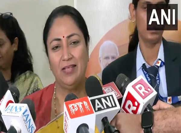 India News | Delhi CM Rekha Gupta Meets Education Professionals, Holds Discussion