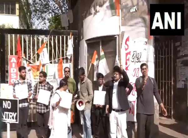 India News | Congress Workers Stage Protest at Jadavpur University to Demand Student Union Elections