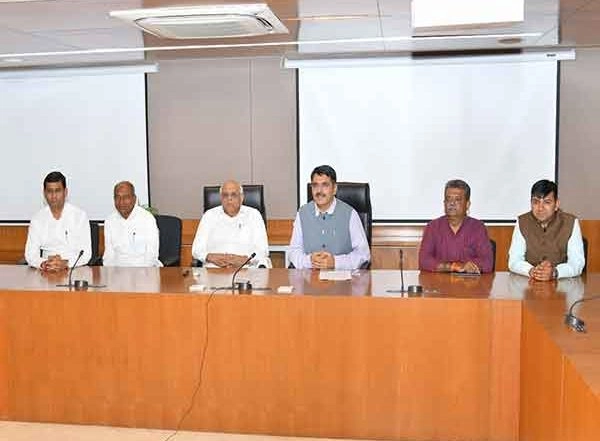 India News | Gujarat CM Bhupendra Patel Inaugurates Banaskantha Dairy Semen Center