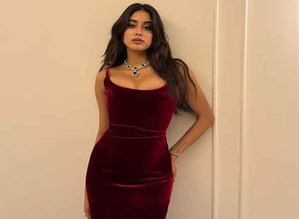 Entertainment News | Varun Dhawan, Sidharth Malhotra,  B-Town Celebs Pen Birthday Wishes for Janhvi Kapoor