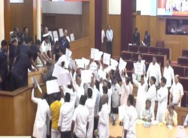 India News | Odisha Assembly Witnesses Uproar as BJD, Congress MLAs Stage Protests