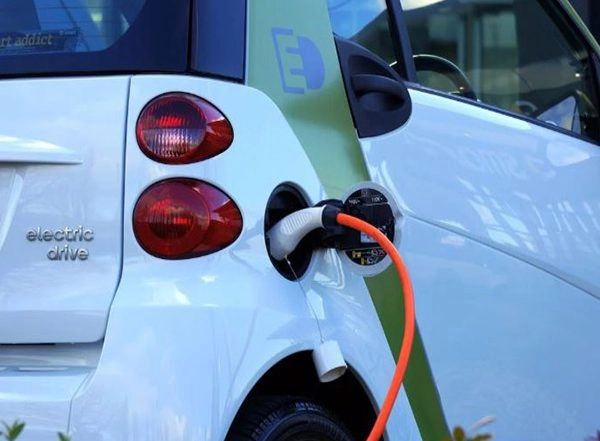 Auto News | Passenger, Commercial, 3-wheeler EV Sales Rise, While 2-wheeler Dip in February 2025