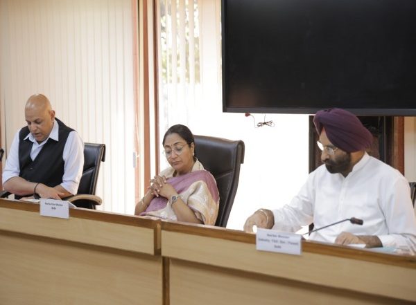 India News | Delhi CM Rekha Gupta Holds High-level Meeting Ahead of Budget Session