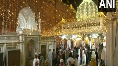 India News | Devotees Flock to Dargah Hazrat Nizamuddin Aulia, Jama Masjid for First Jumma of Ramzan