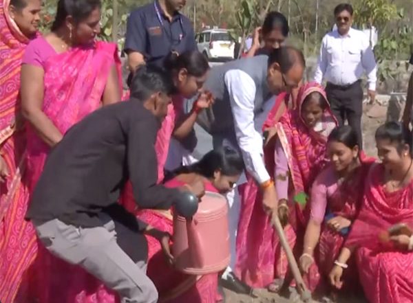 International Women’s Day 2025: Union Minister Shivraj Singh Chouhan Plants Saplings With ‘Lakhpati Didis’, Women From SHGs in Bhopal