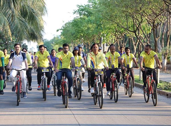 Sports News | Ministers, Athletes Join Sports Mnister Mansukh Mandaviya in Unique Cycle Rally Organized on International Women's Day