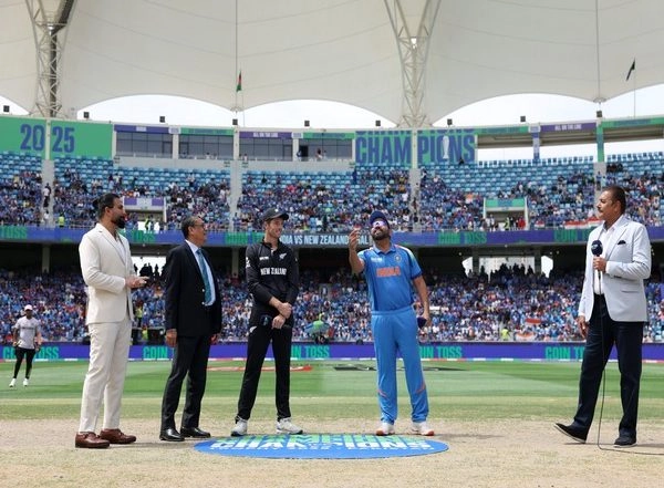Sports News | Champions Trophy 2025: Matt Henry Misses out as New Zealand Win Toss; Opt to Bat First Against India in Final