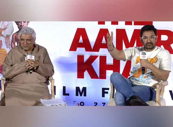 Entertainment News | Javed Akhtar Praises Aamir Khan's Fearless Approach to Filmmaking at 'Cinema Ka Jadugar' Launch