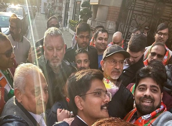 World News | UK: Jaishankar Greeted by Well-wishers During Morning Walk