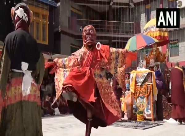 India News | Himachal Pradesh: Tibetan Buddhist Monks Perform Traditional Cham at Tsechu Fair in Mandi