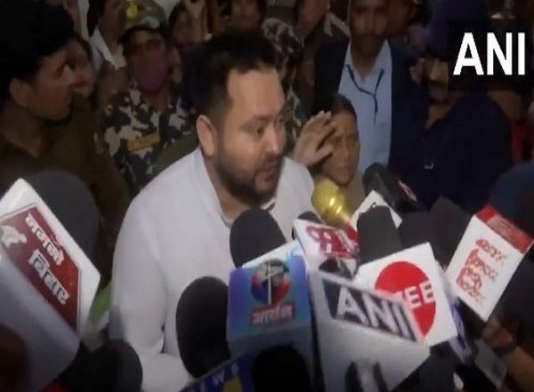 India News | Tejashwi Yadav Meets BPSC TRE 3.0 Aspirants, Assures Support