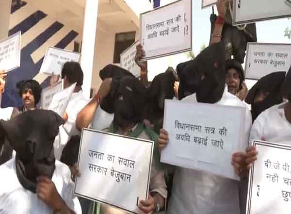 India News | Congress MLAs Protest Outside Madhya Pradesh Assembly Demanding Extension of State Budget Session