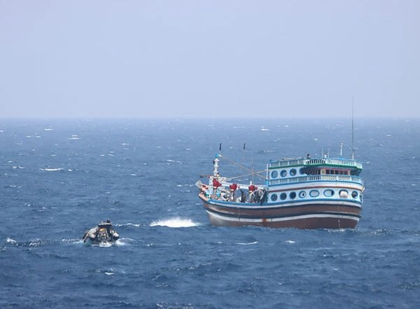 World News | INS Tarkash Assists Iranian Dhow in Indian Ocean Rescue Mission