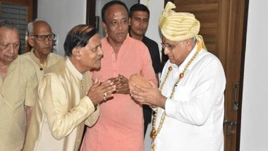 India News | Gujarat CM Seeks Blessings from Jainacharya Vijay Abhaydevsurishwarji Maharaj at Gandhinagar