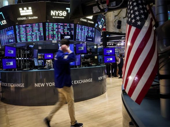 Stocks in US Plunges, Bitcoin Stumble As Fear Grows Following Trump’s ‘Recession’ Remarks