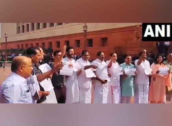 India News | Kerala MPs Protest in Parliament in Support of ASHA Workers