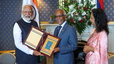World News | PM Modi Hands over OCI Cards to Mauritius President, First Lady