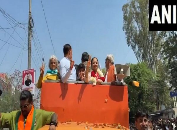 India News | Gurugram Mayor-elect Raj Rani Malhotra Celebrates Victory, Holds Roadshow