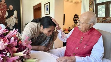 India News | Delhi CM Rekha Gupta Meets Lal Krishna Advani at His Residence in New Delhi