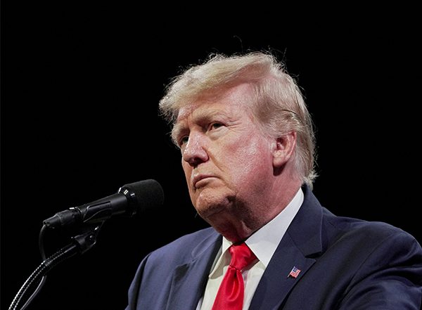 World News | Trump Vows 200 Per Cent Tariff on EU Champagne, Alcohol Imports