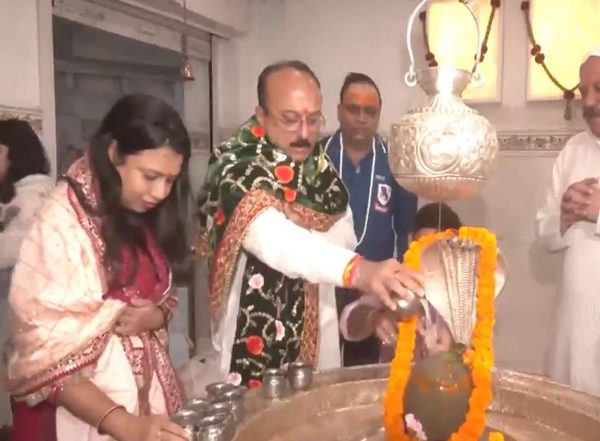 India News | Delhi Minister Ashish Sood Offers Prayers at Jhandewalan Temple on Holi