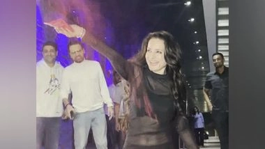 Entertainment News | Ameesha Patel Celeberates Holi with Paparazzi in Bandra
