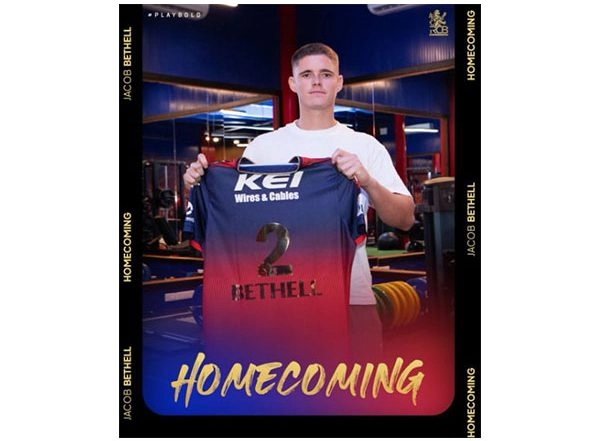 Sports News | England Star Jacob Bethell Arrives in Bengaluru Ahead of RCB's 2025 IPL Season