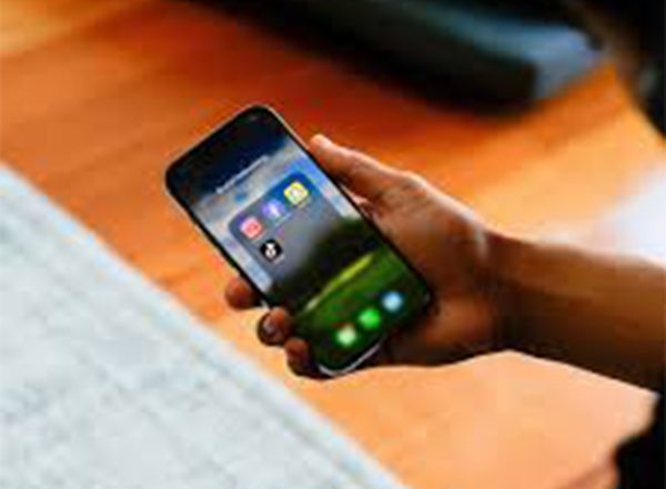 World News | China: Officials Aim to Restrict Social Media and Screen Time, Youth Left in Divide