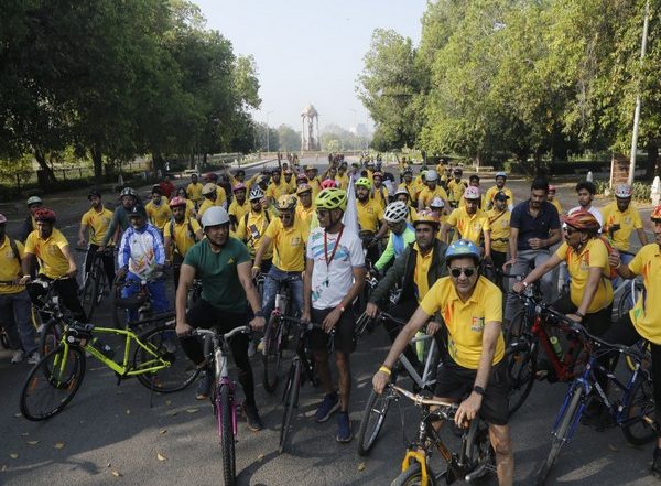 Gujarat: Union Minister Mansukh Mandaviya Leads 'Fit India Sundays on Cycle' Event in Ahmedabad