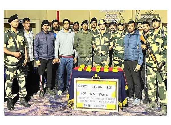India News | Punjab: BSF Recovers Huge Quantity of Heroin Near Indo-Pak Border in Fazilka