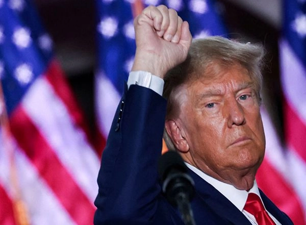 World News | US Deports Hundreds of Venezuelan Gang Members to El Salvador Under Alien Enemies Act
