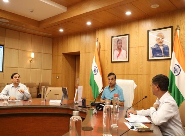 India News | Assam CM Reviews Distribution of Sanction Letters for First Instalment of Funds to Beneficiaries Under PMAY-G