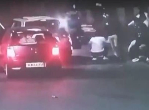 India News | Delhi Police Arrest Four Criminals After Live Encounter, CCTV Footage Goes Viral
