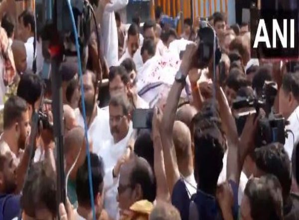 India News | Odisha: Mortal Remains of Former Union Minister Debendra Pradhan Taken for Last Rites in Puri