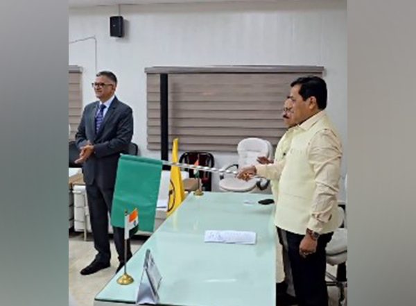 Business News | Sarbananda Sonowal Virtually Flags off L&T-made Electrolysers for Kandla Port