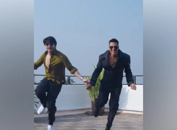 Entertainment News | Akshay Kumar Joins Veer Pahariya for Viral 'langdi' Step, Announces Sky Force's Ott Release Date