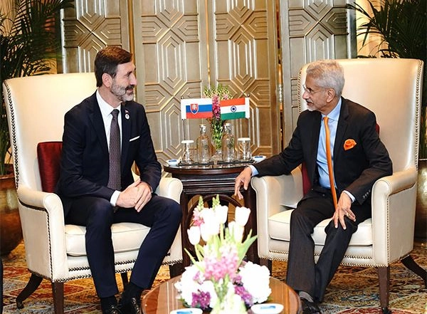 World News | EAM Jaishankar Holds Bilateral Meetings on Sidelines of Raisina Dialogue 2025