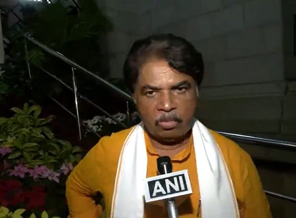 India News | Karnataka Assembly Passes Resolution Against Waqf (Amendment) Bill, BJP's LoP Accuses of 'appeasement Politics'