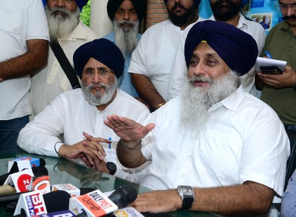 India News | Sukhbir Singh Badal Lashes out at Punjab Government over Arrest of Protesting Farmers, Demands Their Release