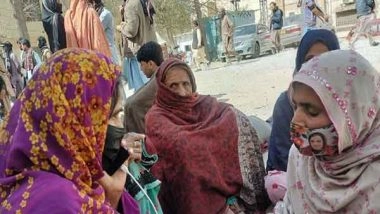 World News | Pakistan: Several Women Injured After Police Use Batons to Disperse Families Outside Quetta Hospital