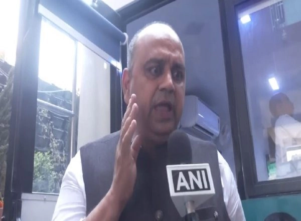 India News | Delhi Health Minister Flags off Six Mobile Dental Vans to Provide Free Oral Care Services