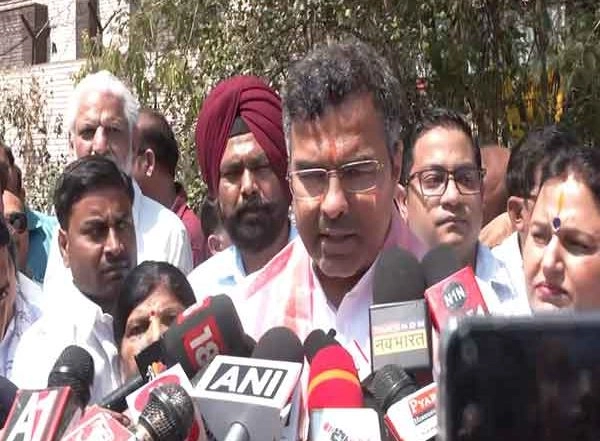 India News | Delhi PWD Minister Parvesh Verma Orders Suspension of Executive Engineer During Inspection at Patparganj, Trilokpuri