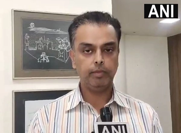 India News | Shiv Sena MP Milind Deora Praises PM Modi's Campaign on Obesity, Suggests Higher Taxes on Sugary Products