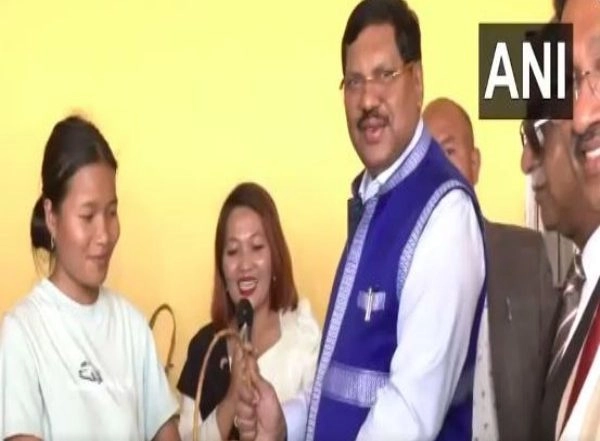 India News | Manipur: Five-member SC Judges Delegation Visits Relief Camp in Churachandpur