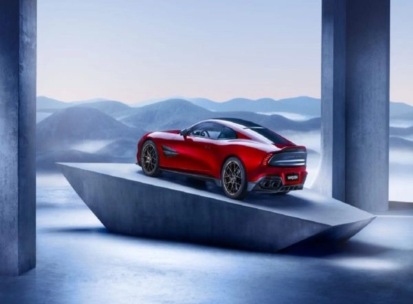 Auto News | Aston Martin Vanquish: A Triumph of Engineering and Performance