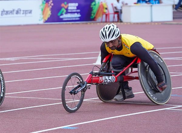Sports News | MS Dhoni Fan Ramesh Shanmugam Hopes to Emulate His Sporting Idol in Para Athletics