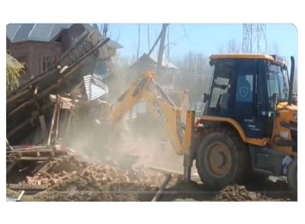 India News | J-K: Authorities in Anantnag Demolish 'illegally' Constructed House of 'terrorist Handler'