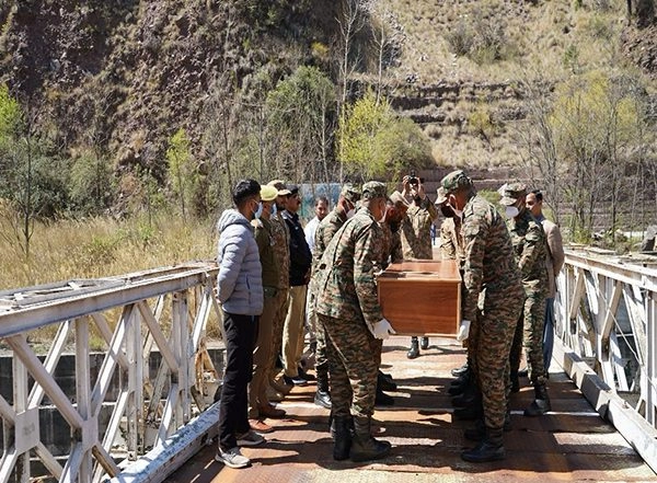 India News | Indian Army Facilitates Return of Mortal Remains of Two Missing Youths from PoJK