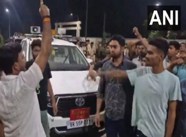 India News | Bihar: 21-year-old Girl Student Dies by Suicide in Sheohar; Students Protest
