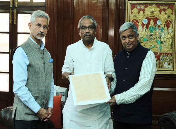 World News | India Receives Mahatma Gandhi Artefacts from South Africa